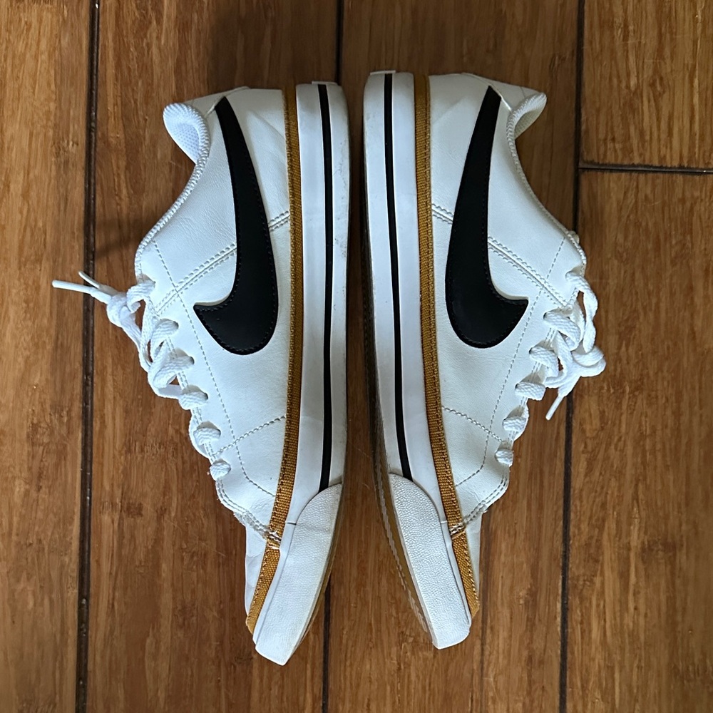 Nike White and Brown Unisex Sneakers
US Size 7 - Picture 3 of 8